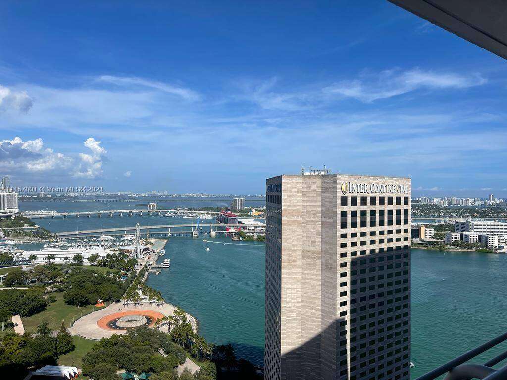 One Miami West at 325 Biscayne Blvd, Miami, FL 33131 - For Rent photo 15