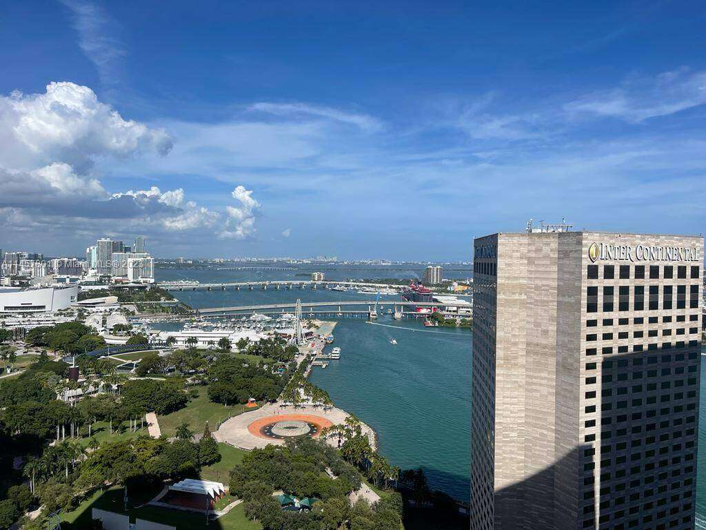One Miami West at 325 Biscayne Blvd, Miami, FL 33131 - For Rent photo 18