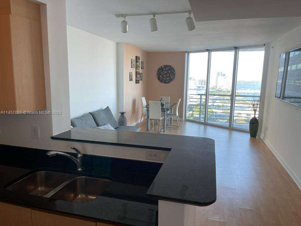 One Miami West at 325 Biscayne Blvd, Miami, FL 33131 - For Rent photo 3