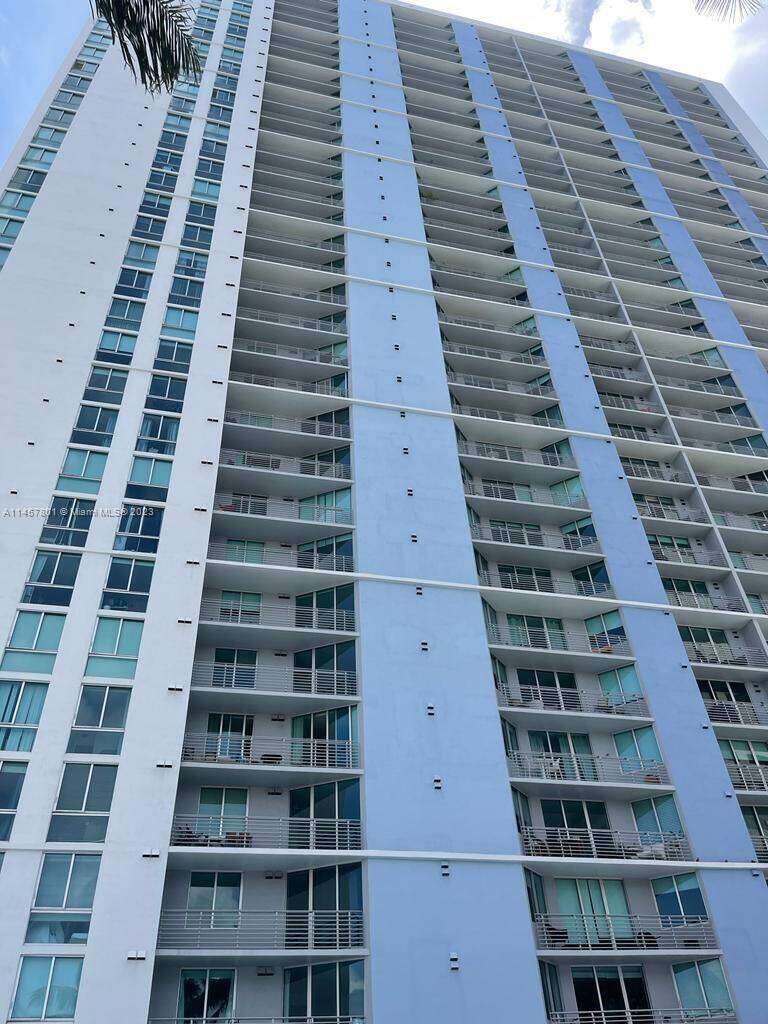 One Miami West at 325 Biscayne Blvd, Miami, FL 33131 - For Rent photo 27