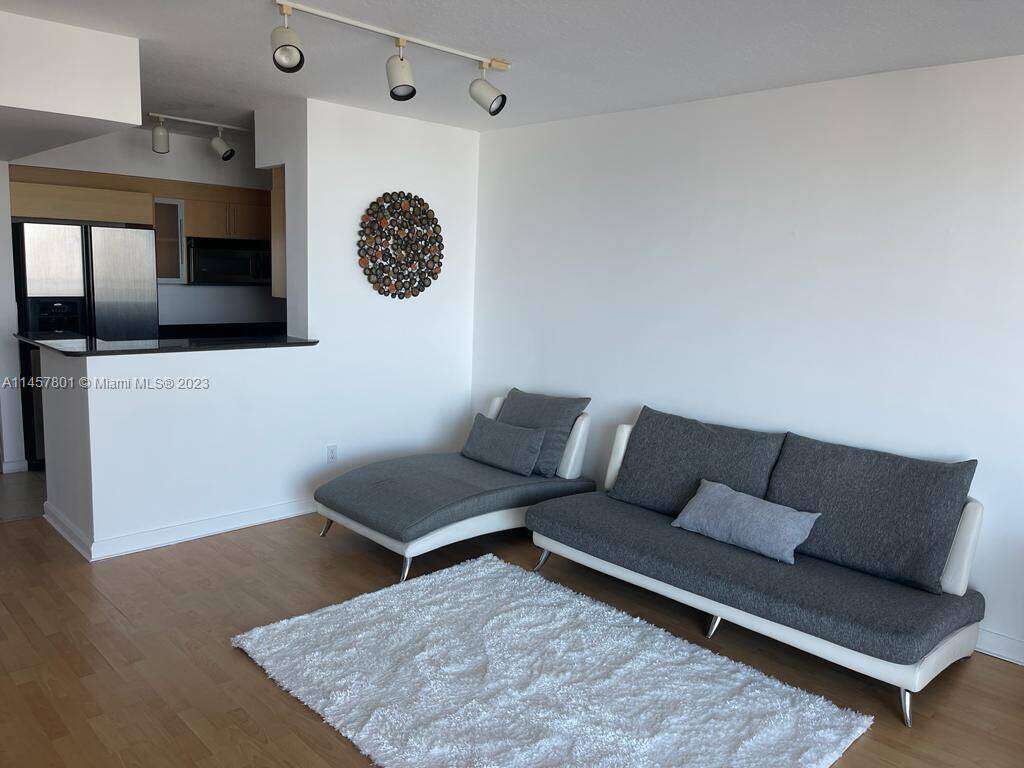 One Miami West at 325 Biscayne Blvd, Miami, FL 33131 - For Rent photo 4