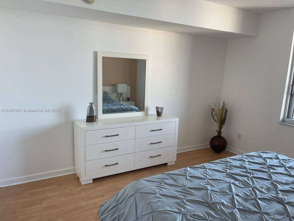 One Miami West at 325 Biscayne Blvd, Miami, FL 33131 - For Rent photo 5