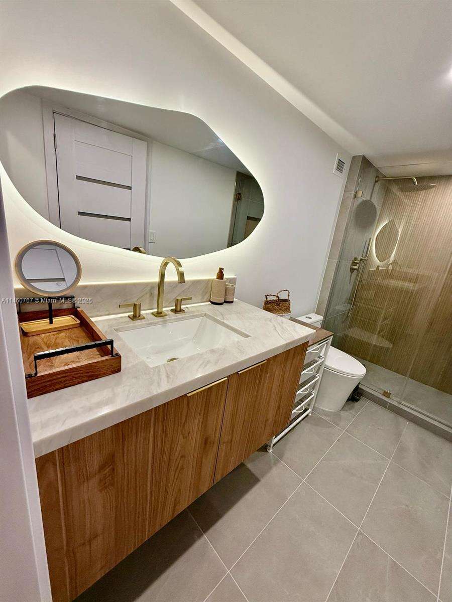 Roney Palace at 2301 Collins Ave, Miami Beach, FL 33139 - For Rent photo 2