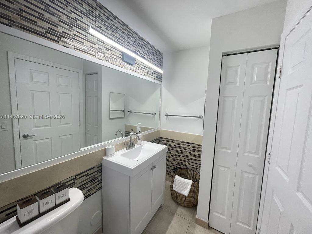 2080 Ocean Drive at 2069 Ocean Dr, Hallandale Beach, FL 33009 - For Rent photo 13