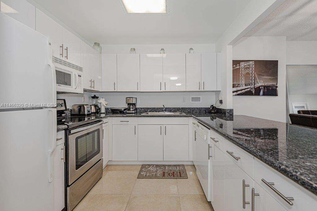 Roney Palace at 2301 Collins Ave, Miami Beach, FL 33139 - For Rent photo 16
