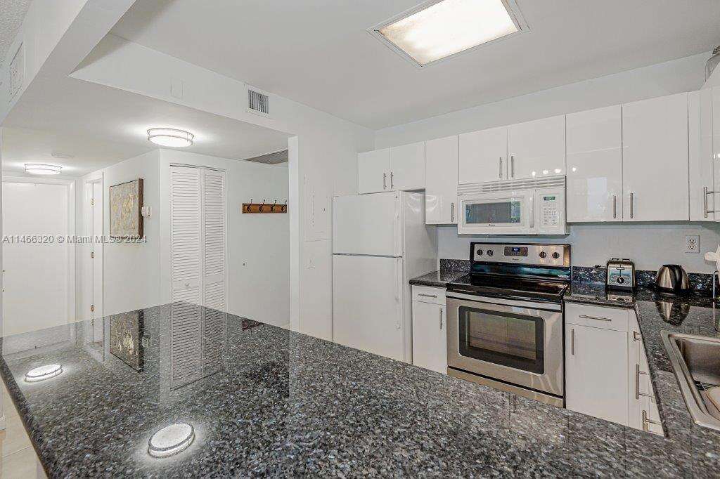 Roney Palace at 2301 Collins Ave, Miami Beach, FL 33139 - For Rent photo 17