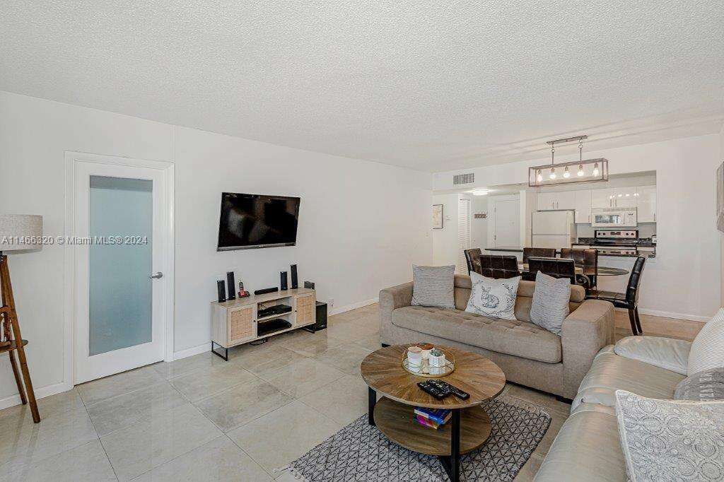 Roney Palace at 2301 Collins Ave, Miami Beach, FL 33139 - For Rent photo 18