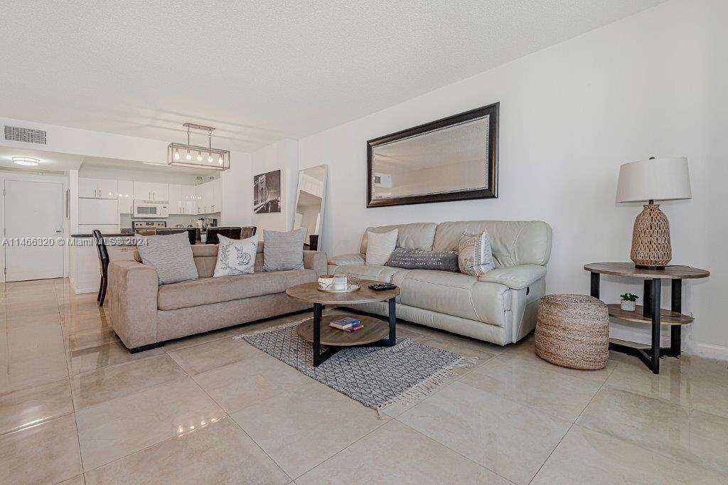 Roney Palace at 2301 Collins Ave, Miami Beach, FL 33139 - For Rent photo 6