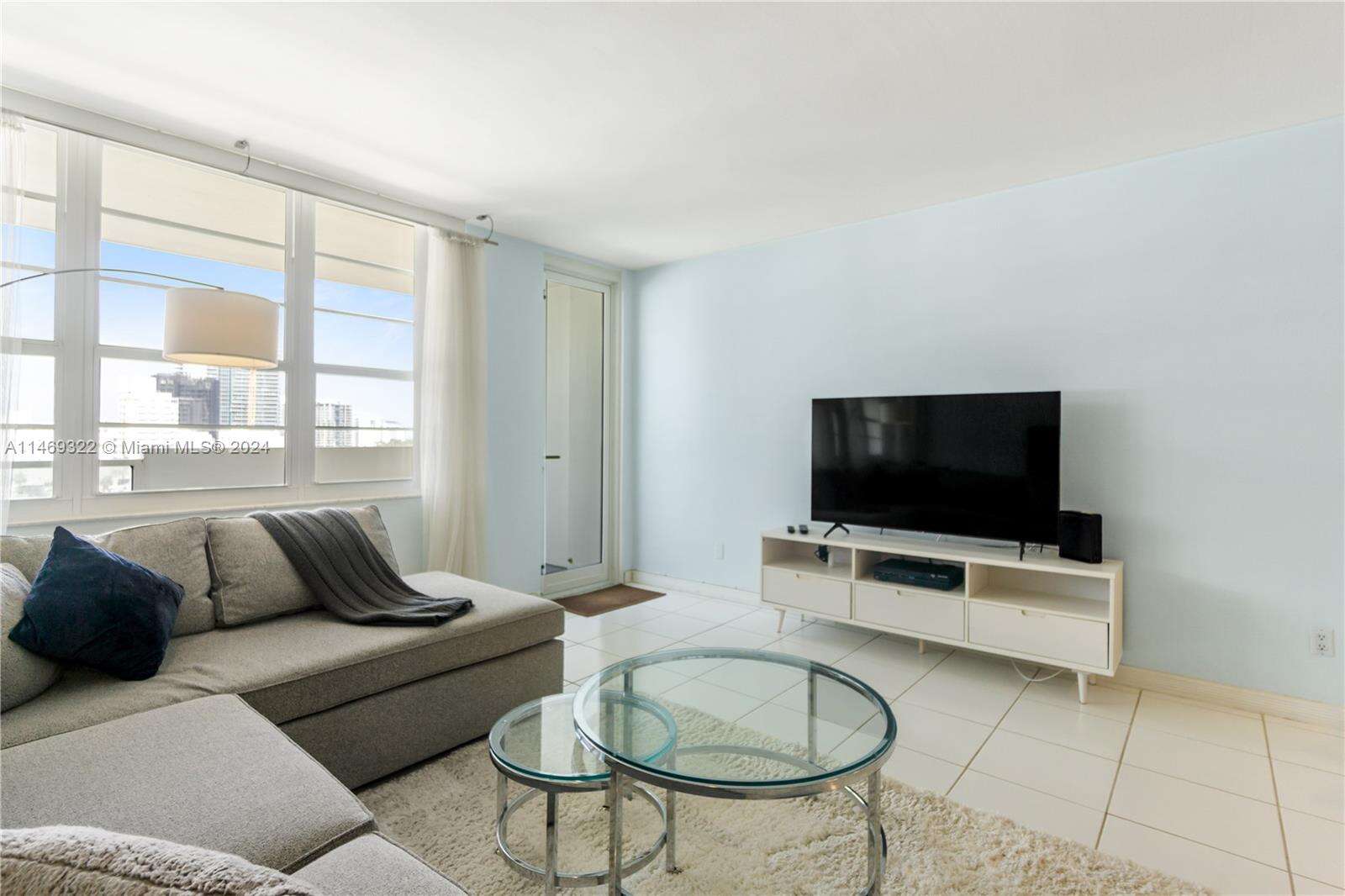 Decoplage at 100 Lincoln Rd, Miami Beach, FL 33139 - For Rent photo 2