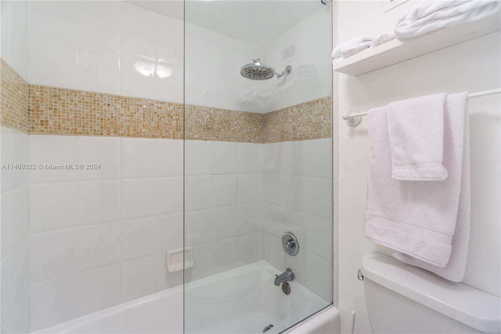 Decoplage at 100 Lincoln Rd, Miami Beach, FL 33139 - For Rent photo 11