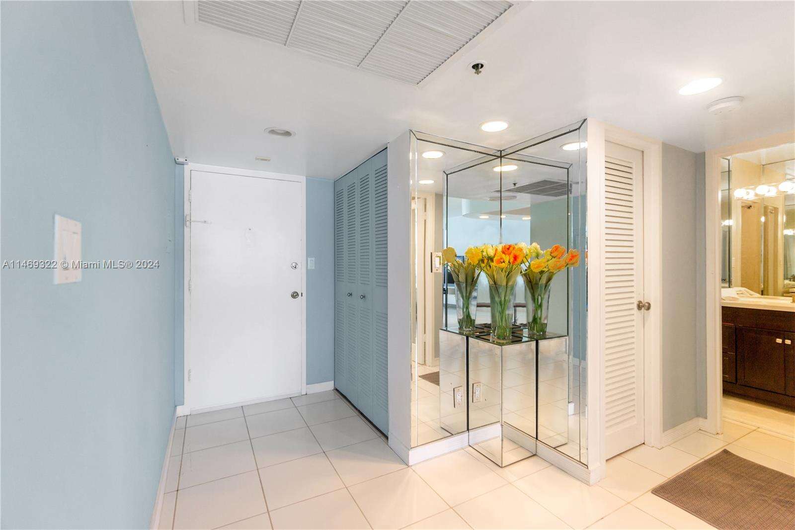 Decoplage at 100 Lincoln Rd, Miami Beach, FL 33139 - For Rent photo 5