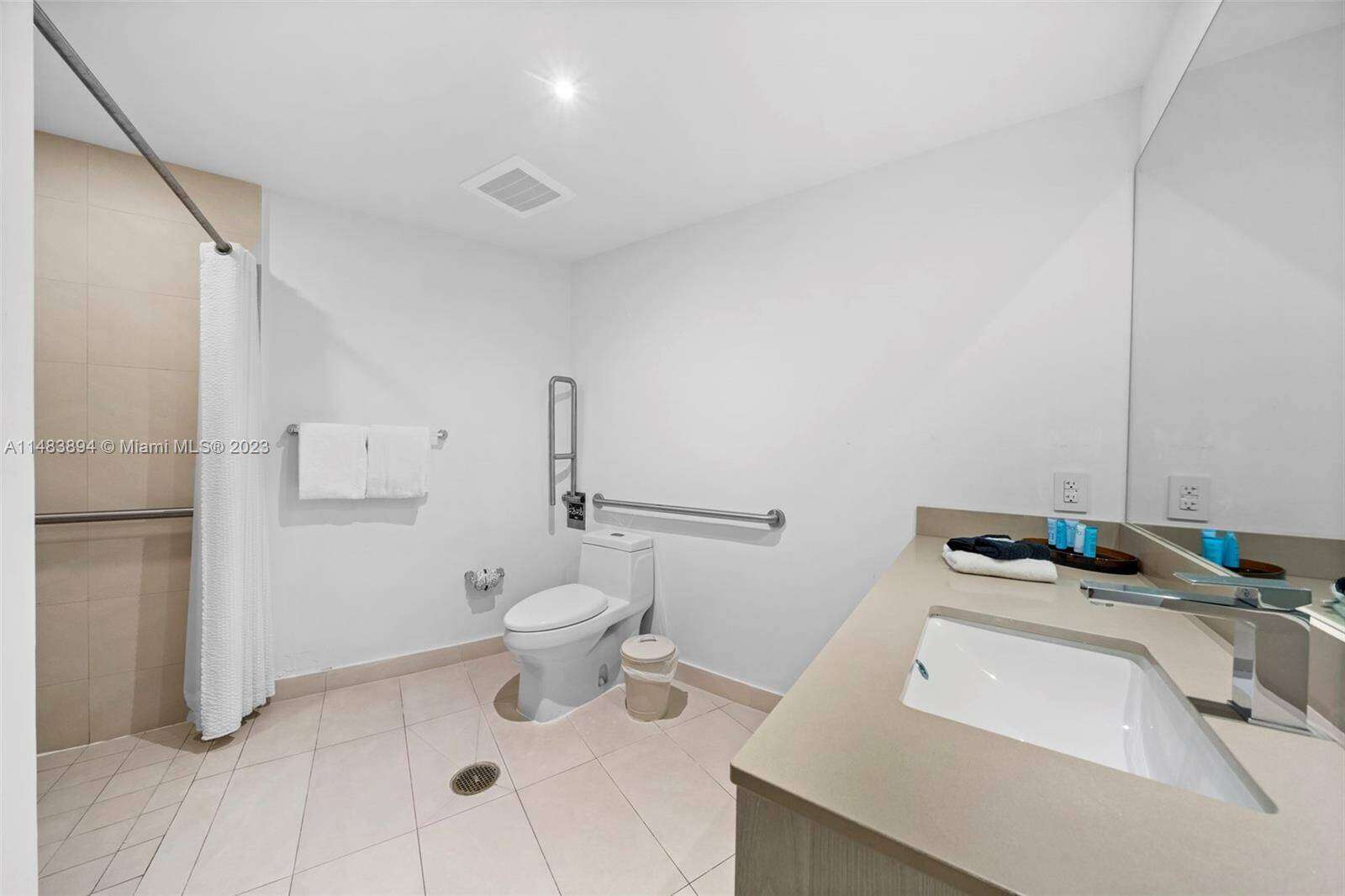 Hyde Resort at 4111 Ocean Dr, Hollywood, FL 33019 - For Rent photo 25