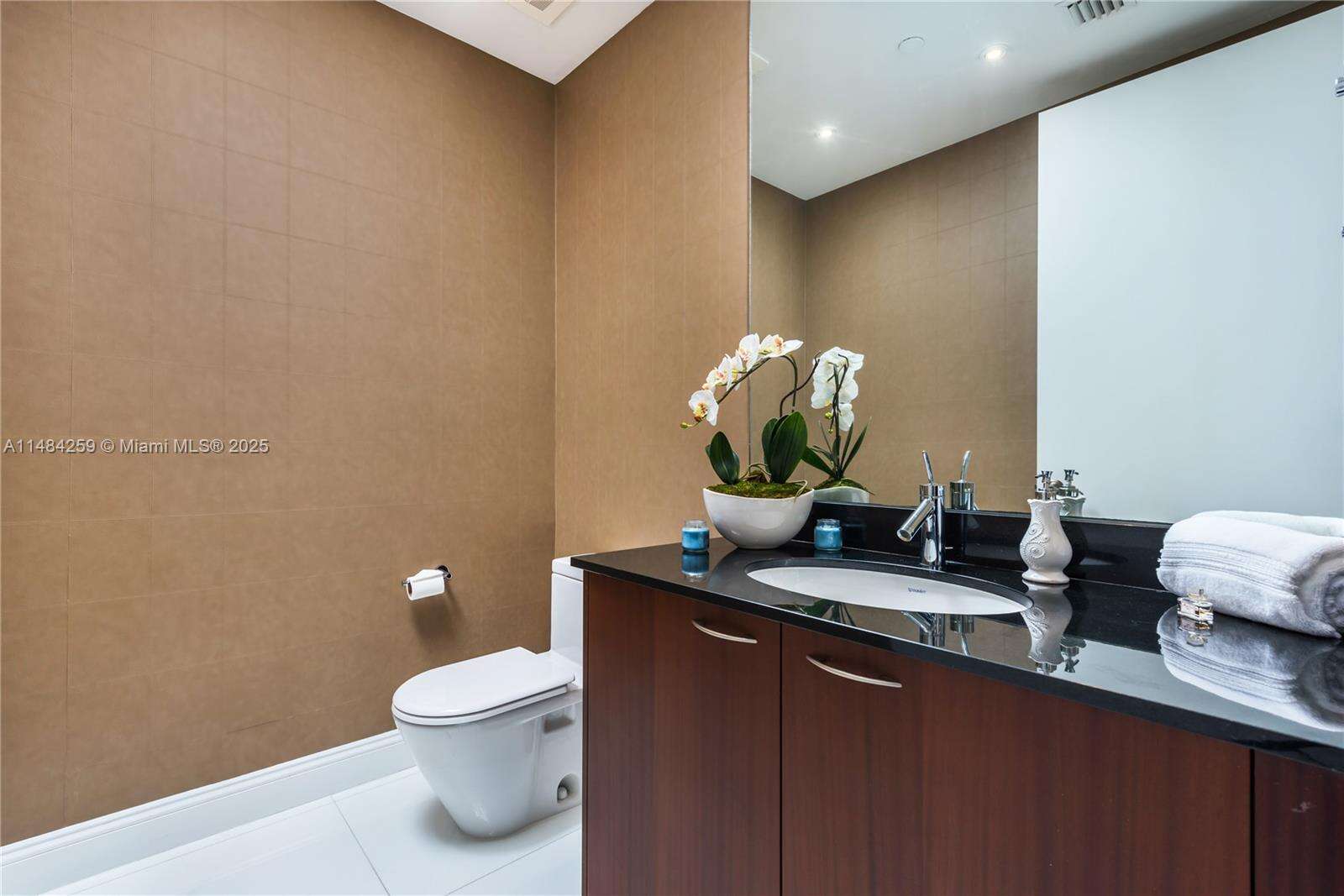 Trump Tower 3 at 15811 Collins Ave, Sunny Isles Beach, FL 33160 - For Rent photo 19