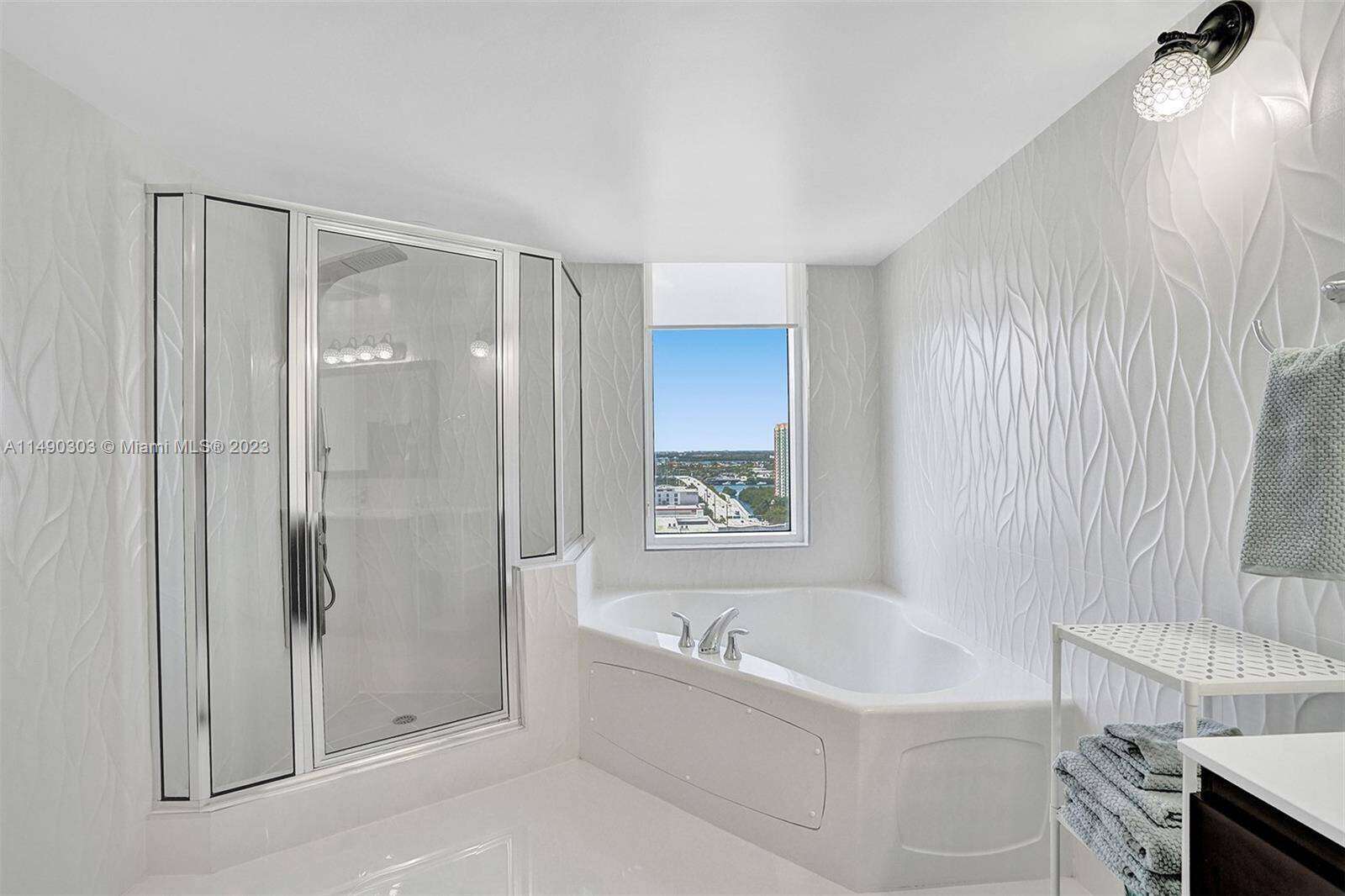 La Perla at 16699 Collins Ave, Sunny Isles Beach, FL 33160 - For Rent photo 12