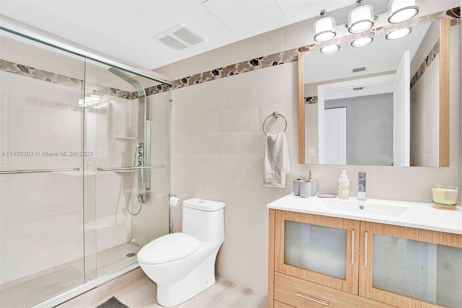 La Perla at 16699 Collins Ave, Sunny Isles Beach, FL 33160 - For Rent photo 16