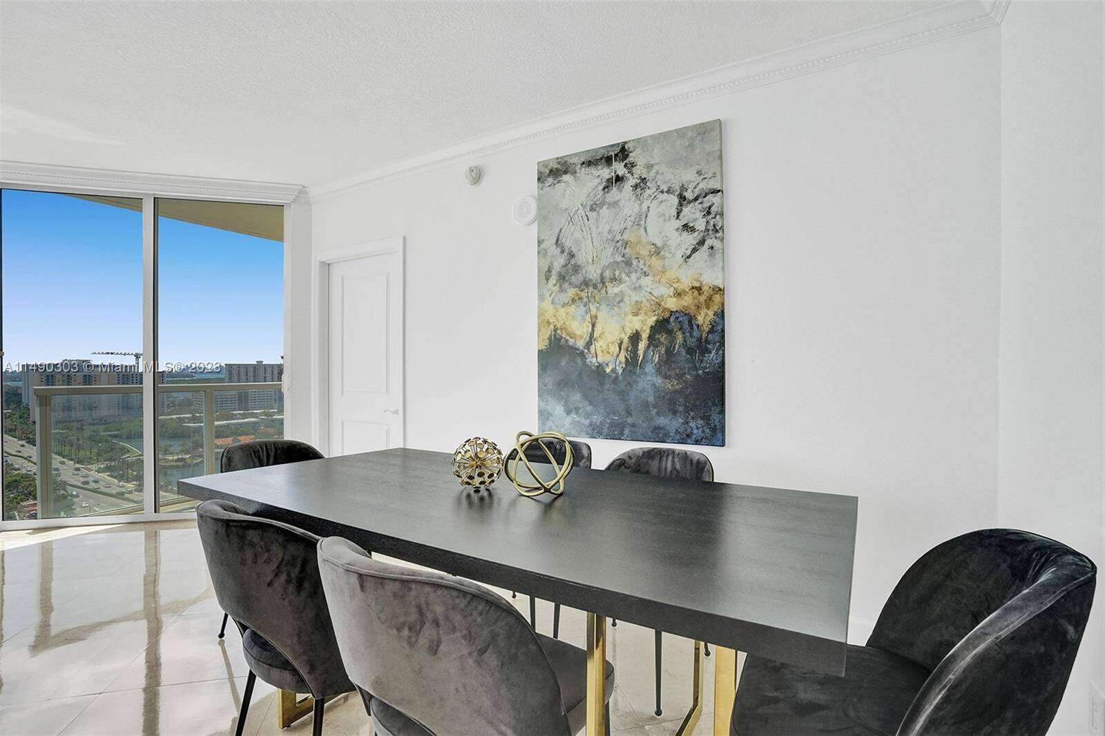 La Perla at 16699 Collins Ave, Sunny Isles Beach, FL 33160 - For Rent photo 3