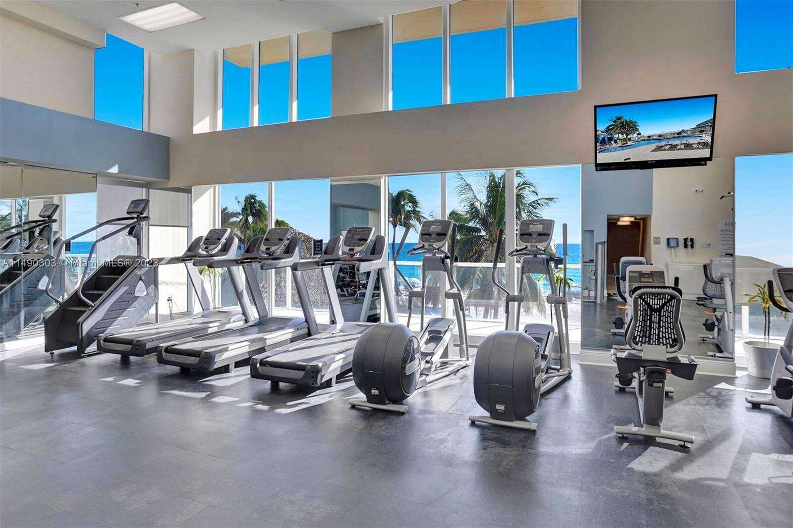 La Perla at 16699 Collins Ave, Sunny Isles Beach, FL 33160 - For Rent photo 22