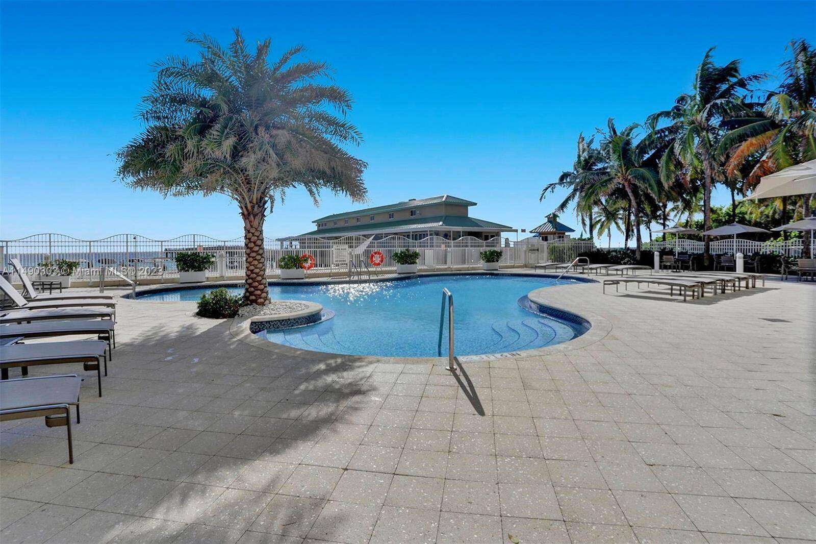 La Perla at 16699 Collins Ave, Sunny Isles Beach, FL 33160 - For Rent photo 24