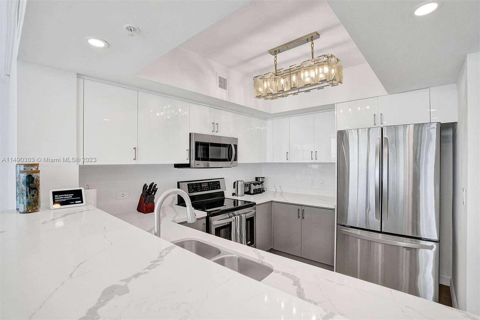 La Perla at 16699 Collins Ave, Sunny Isles Beach, FL 33160 - For Rent photo 7