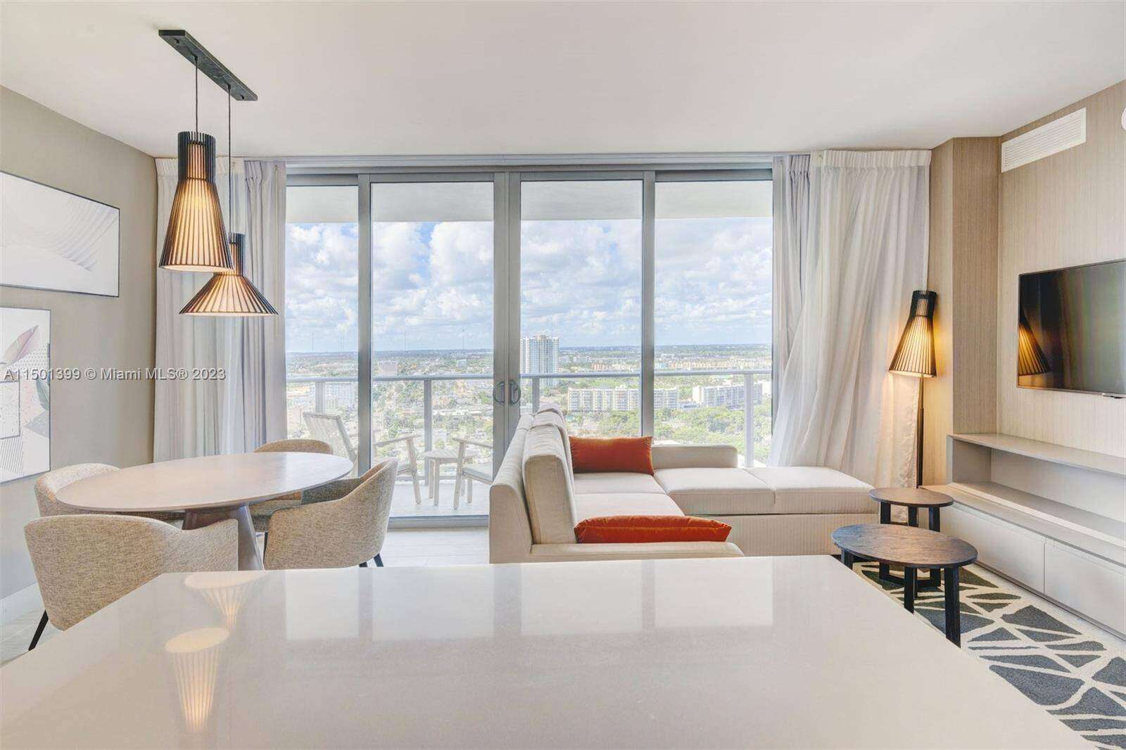 Hyde Beach House at 4010 Ocean Dr, Hollywood, FL 33019 - For Rent photo 9
