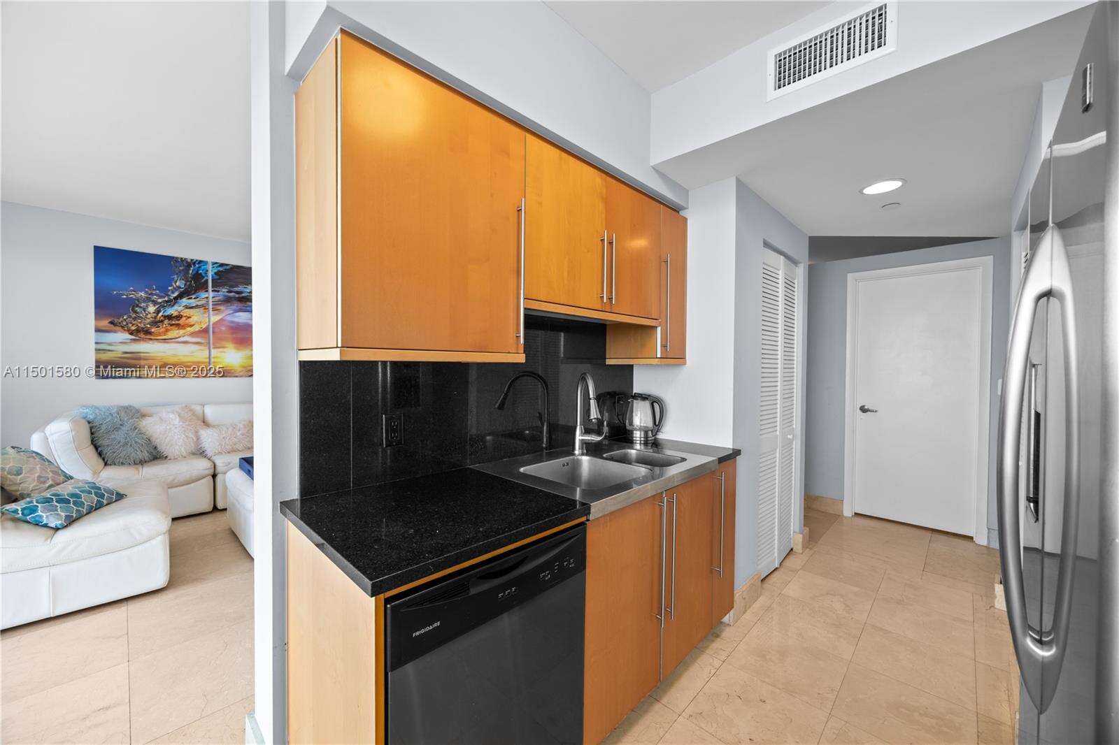 Akoya at 6365 Collins Ave, Miami Beach, FL 33141 - For Rent photo 8