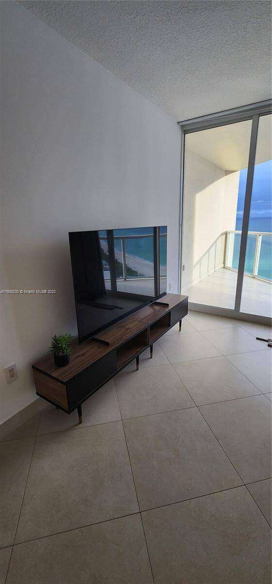 La Perla at 16699 Collins Ave, Sunny Isles Beach, FL 33160 - For Rent photo 4