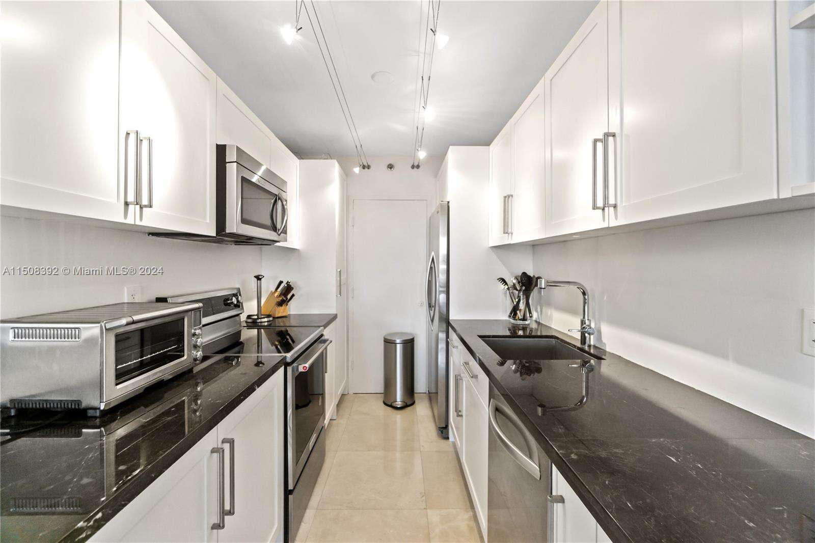 Decoplage at 100 Lincoln Rd, Miami Beach, FL 33139 - For Rent photo 6
