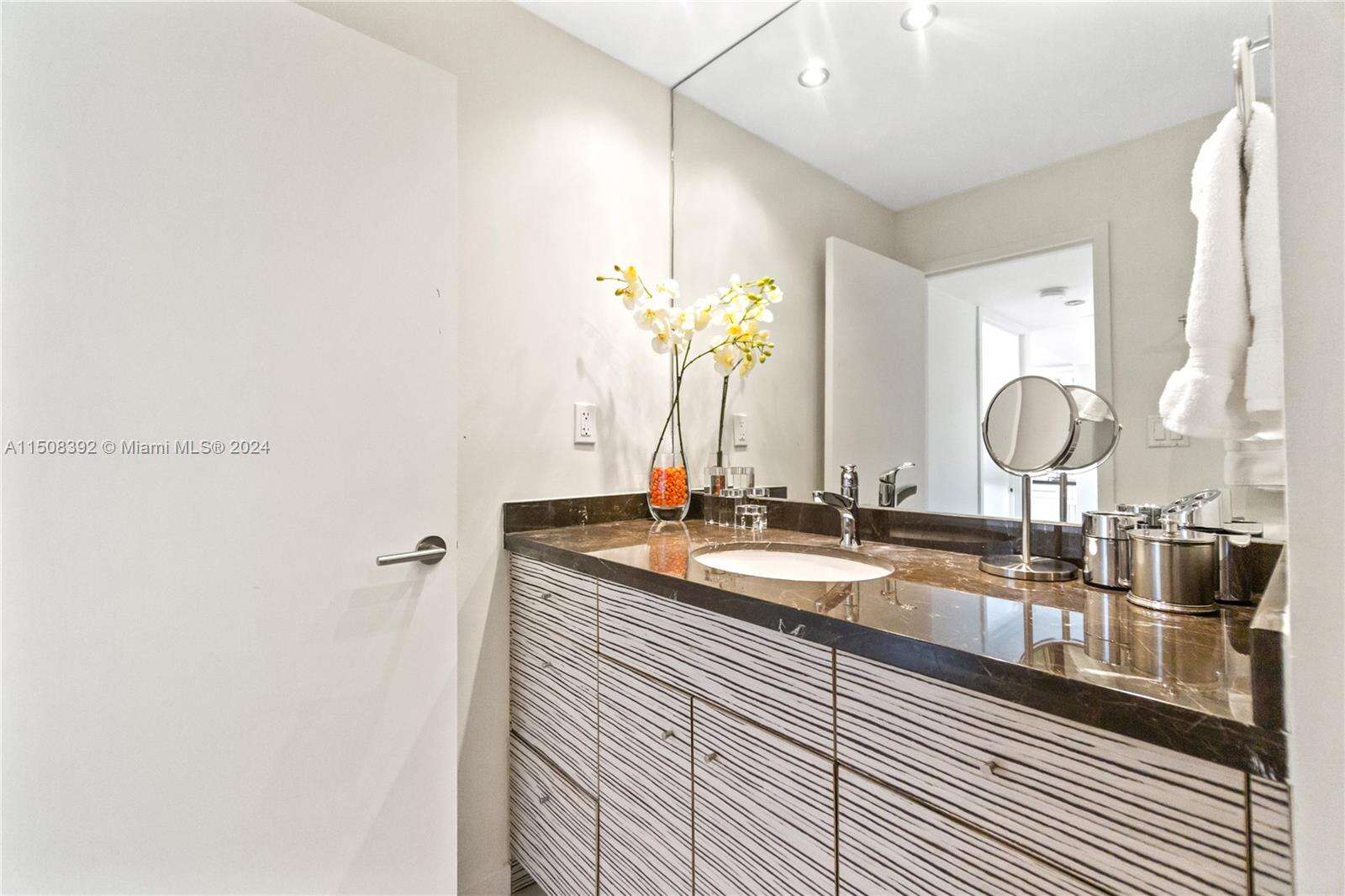 Decoplage at 100 Lincoln Rd, Miami Beach, FL 33139 - For Rent photo 8