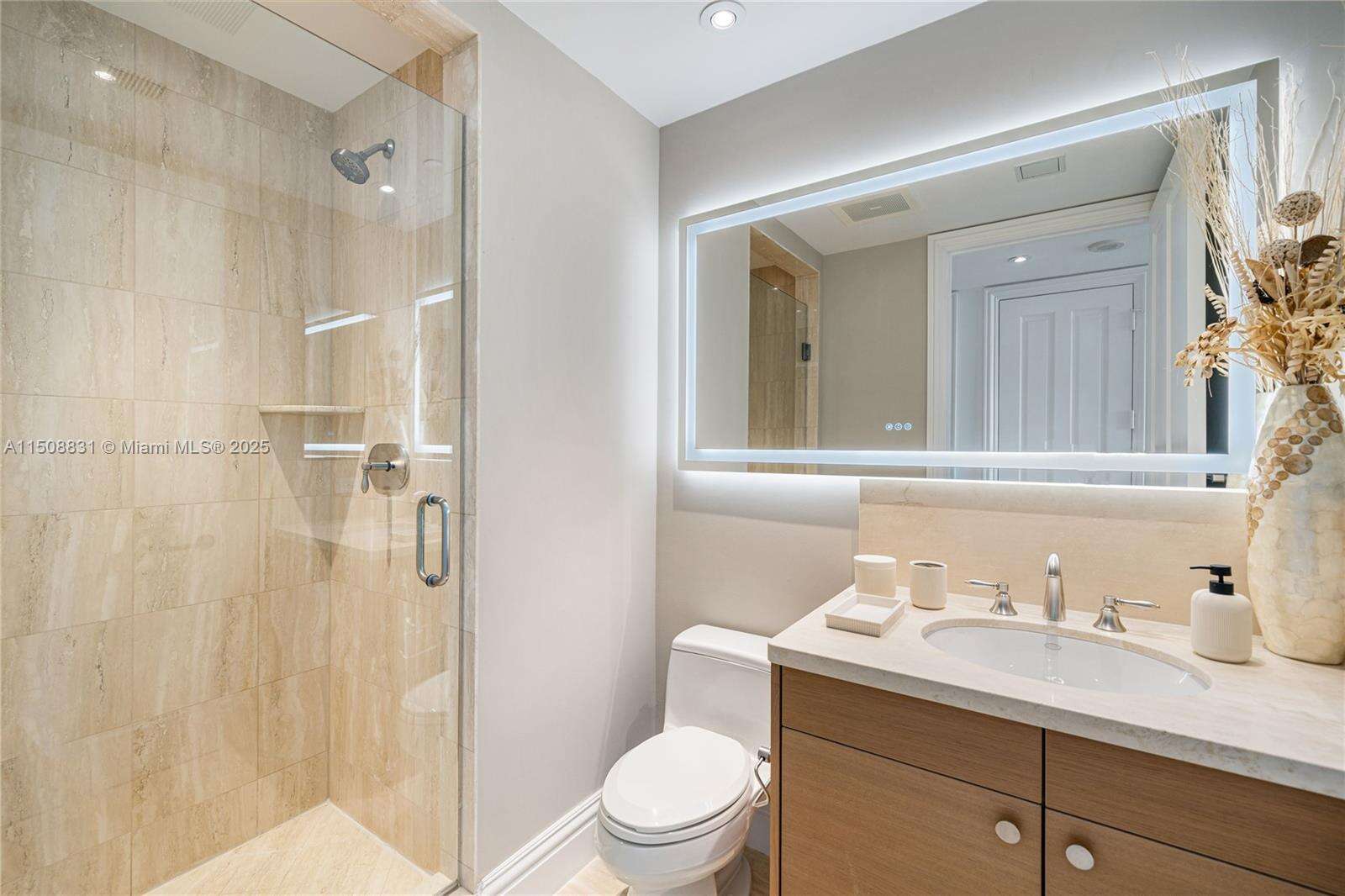 The Ritz Carlton Condos For Sale & Rent at 10295 Collins Ave, Bal Harbour, FL 33154 - For Rent photo 17