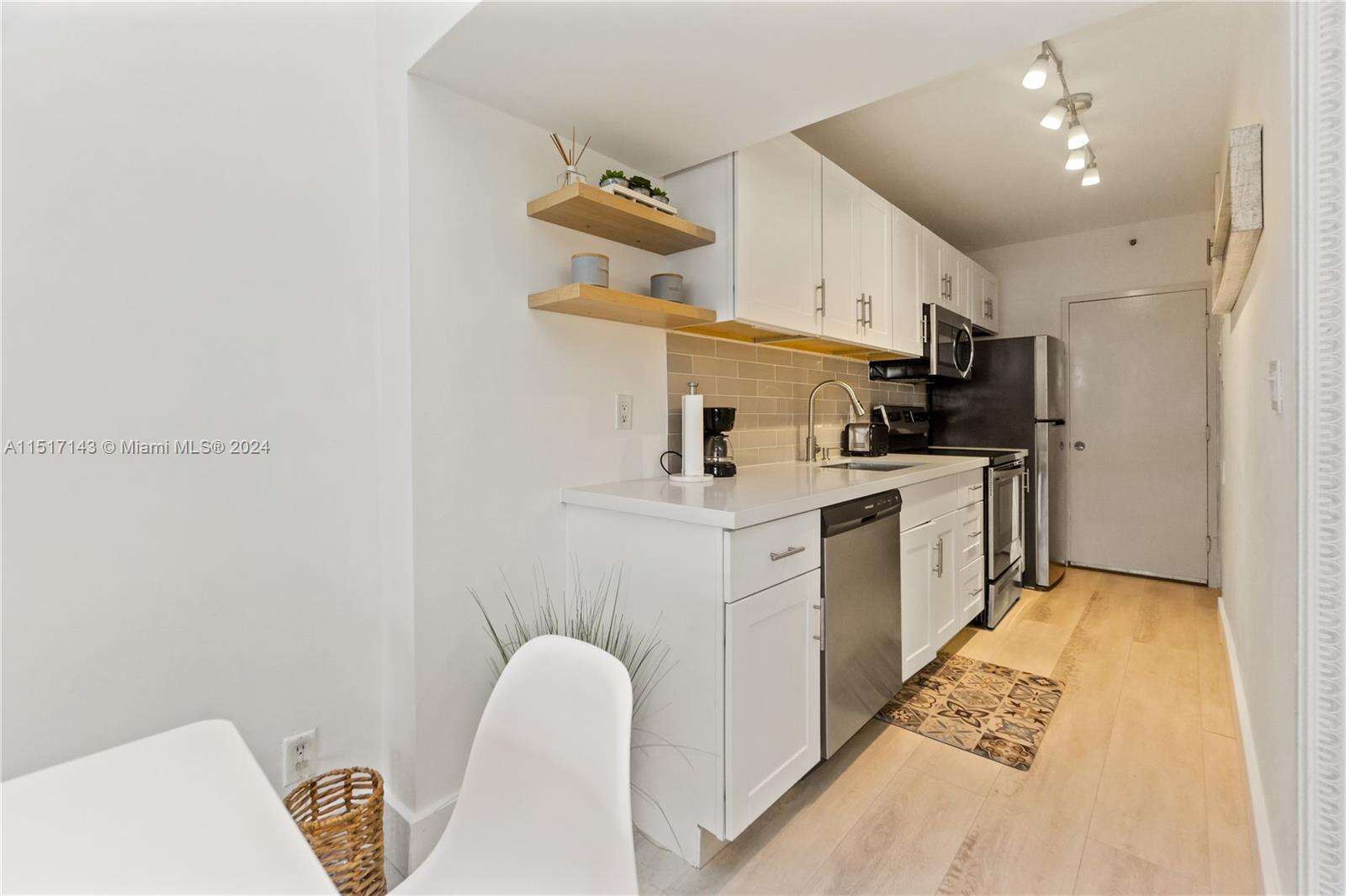 Decoplage at 100 Lincoln Rd, Miami Beach, FL 33139 - For Rent photo 7