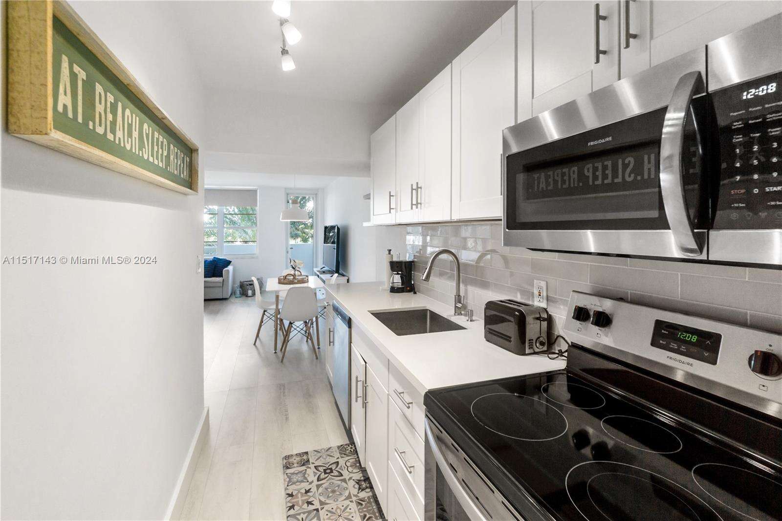 Decoplage at 100 Lincoln Rd, Miami Beach, FL 33139 - For Rent photo 9