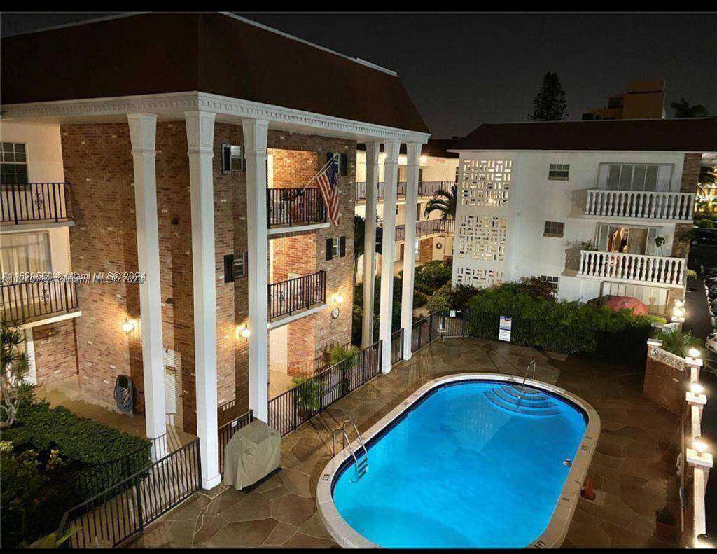 COLONIAL MANOR WEST APARTMENTS