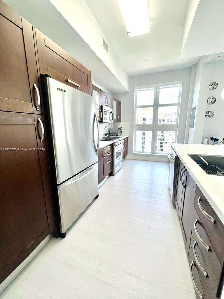 Turnberry Village South at 19900 Country Club Dr, Aventura, FL 33180 - For Rent photo 8