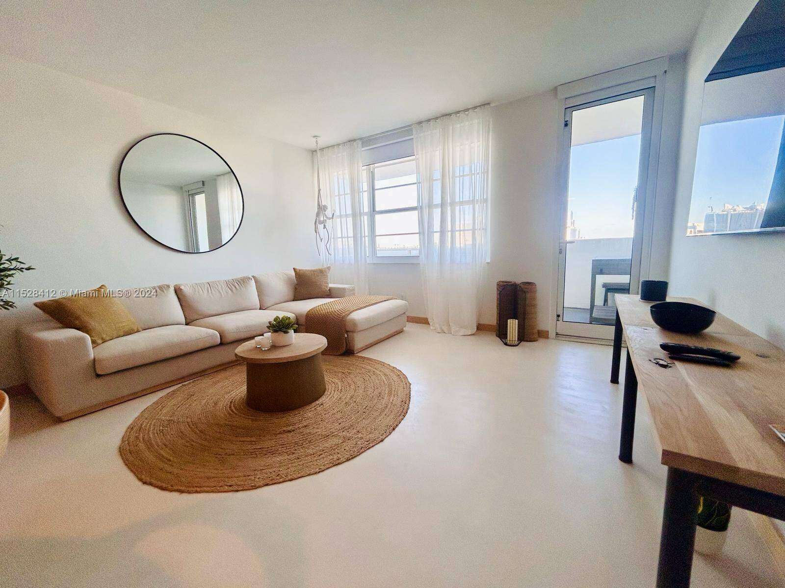 Decoplage at 100 Lincoln Rd, Miami Beach, FL 33139 - For Rent photo 3