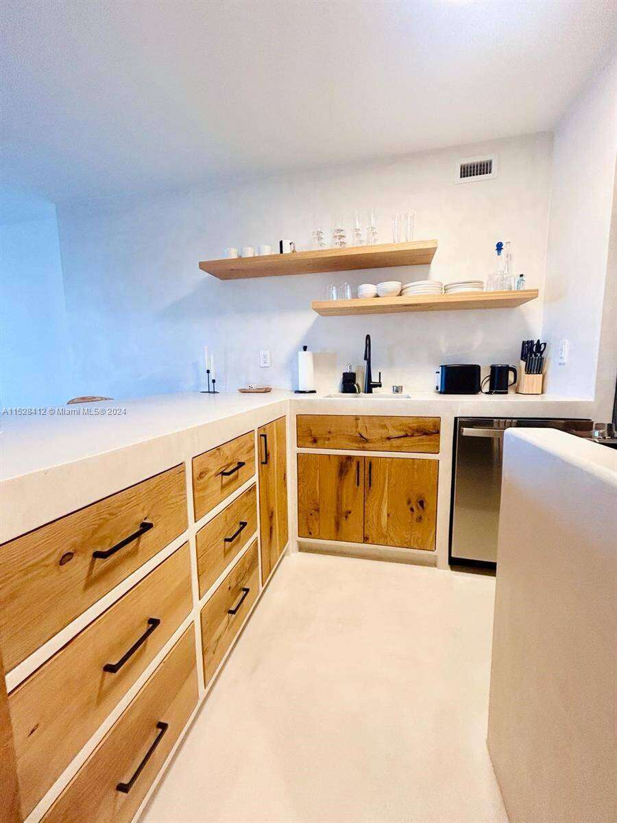 Decoplage at 100 Lincoln Rd, Miami Beach, FL 33139 - For Rent photo 4