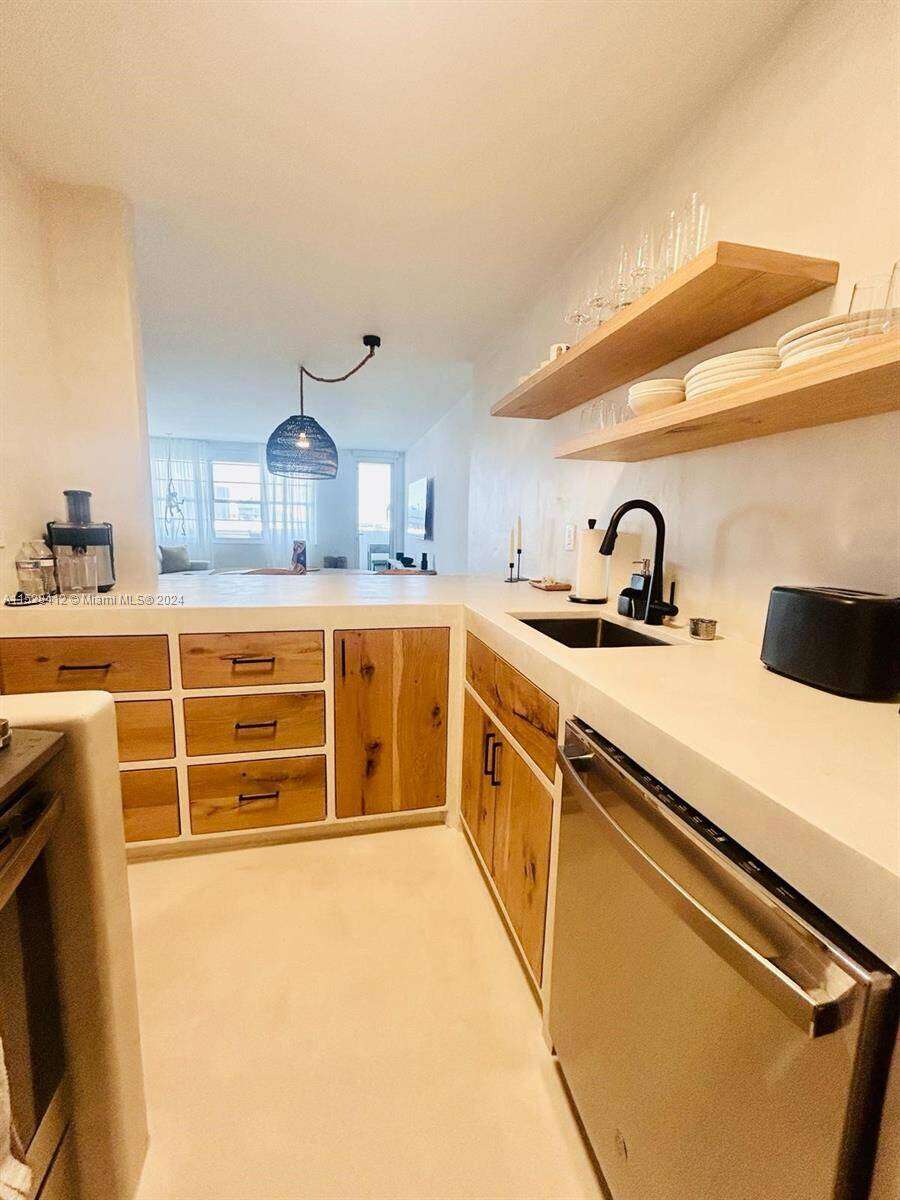 Decoplage at 100 Lincoln Rd, Miami Beach, FL 33139 - For Rent photo 5