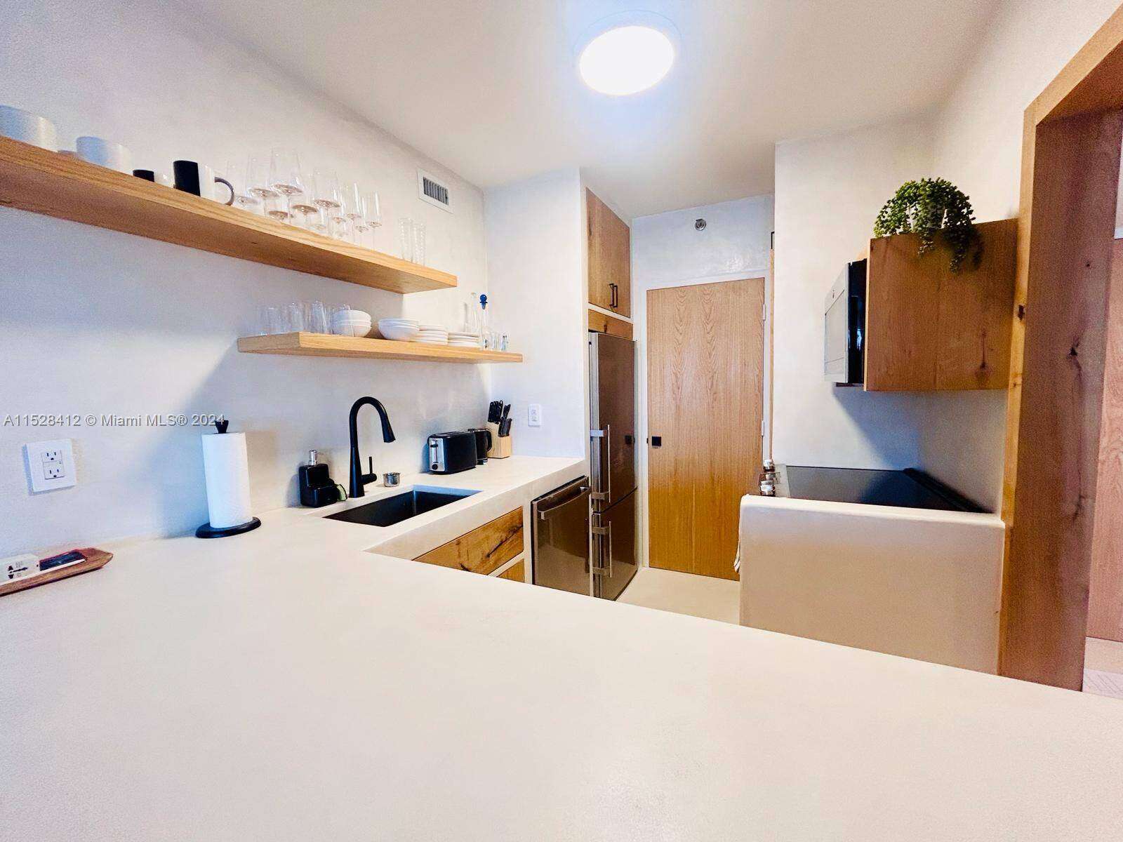 Decoplage at 100 Lincoln Rd, Miami Beach, FL 33139 - For Rent photo 6