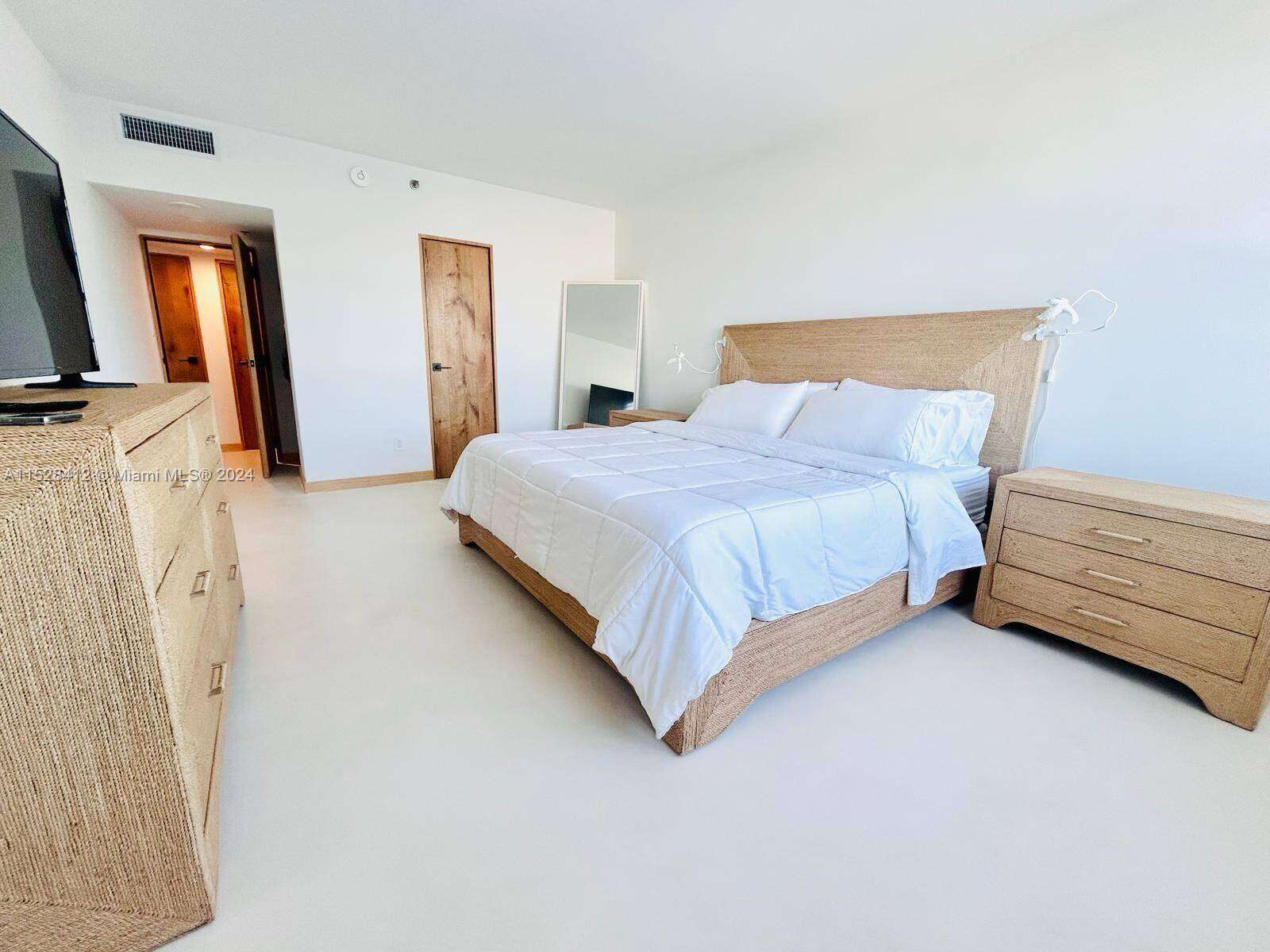 Decoplage at 100 Lincoln Rd, Miami Beach, FL 33139 - For Rent photo 7
