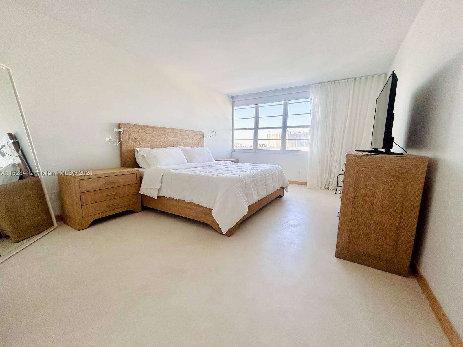Decoplage at 100 Lincoln Rd, Miami Beach, FL 33139 - For Rent photo 8