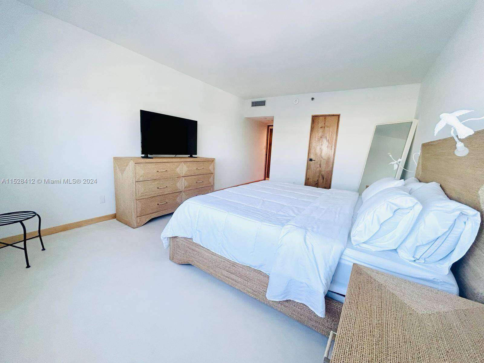 Decoplage at 100 Lincoln Rd, Miami Beach, FL 33139 - For Rent photo 9