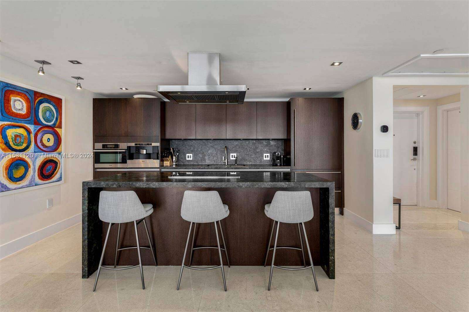 Hilton Bentley at 101 Ocean Dr, Miami Beach, FL 33139 - For Rent photo 11