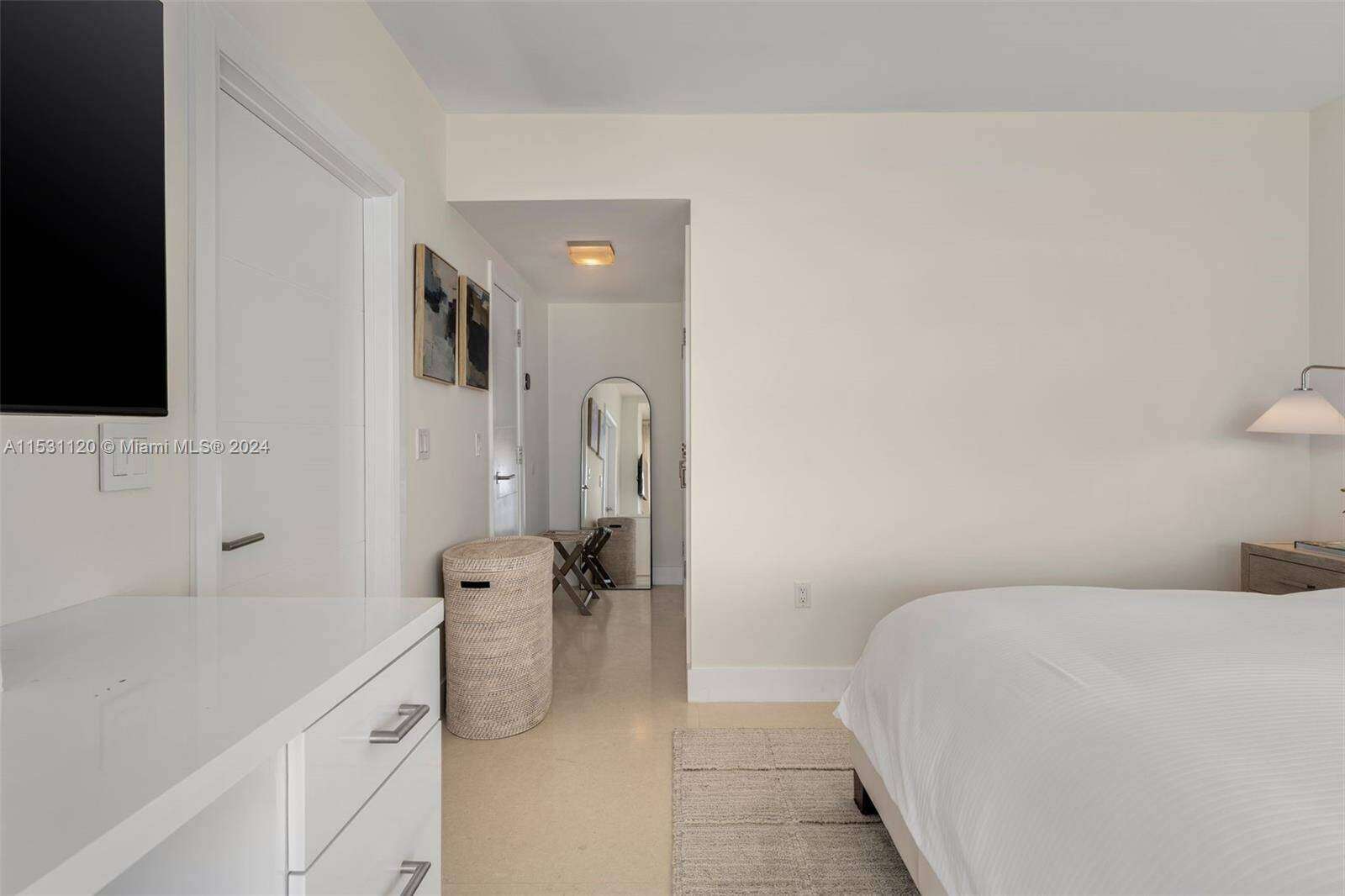 Hilton Bentley at 101 Ocean Dr, Miami Beach, FL 33139 - For Rent photo 23