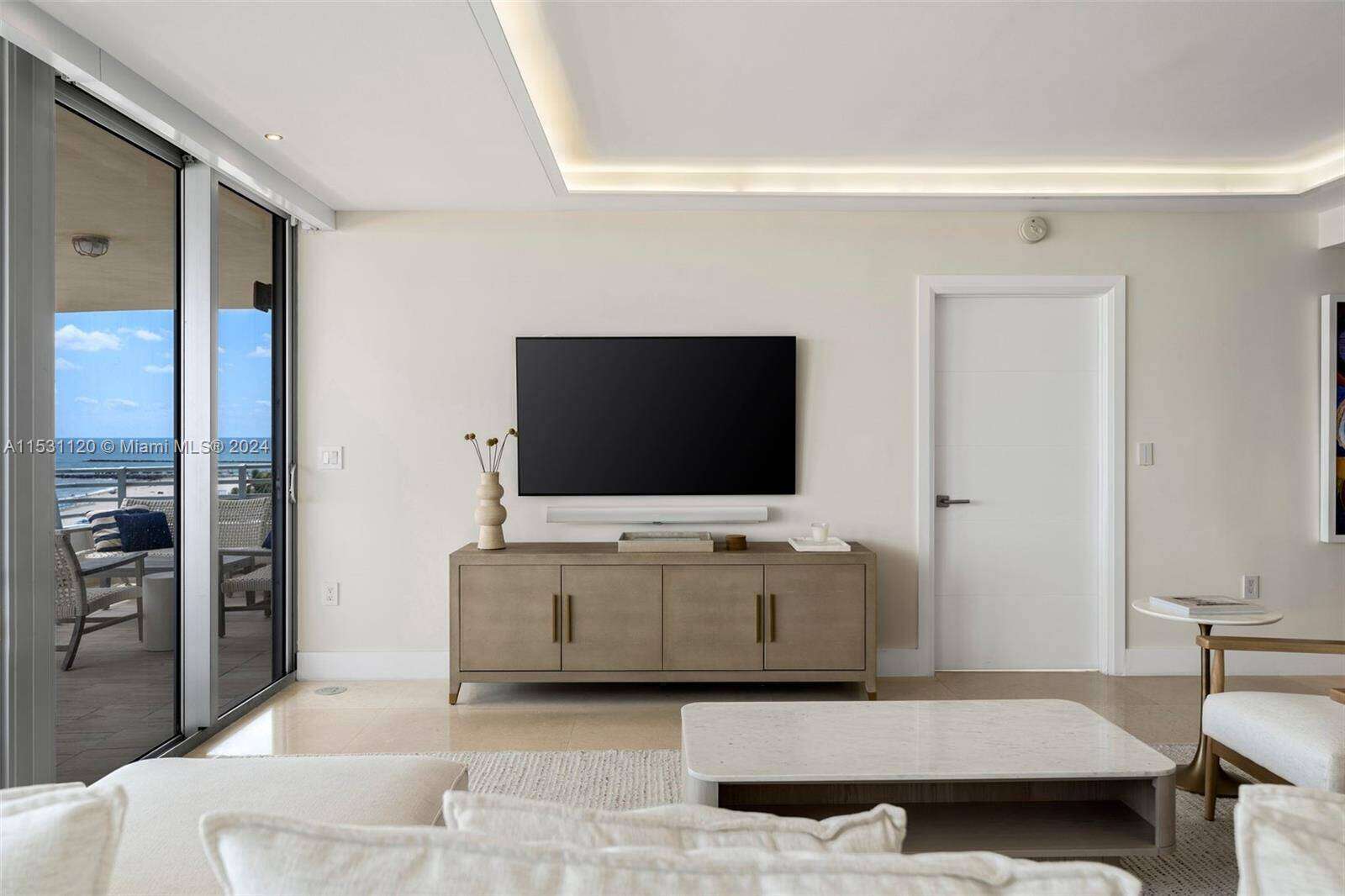 Hilton Bentley at 101 Ocean Dr, Miami Beach, FL 33139 - For Rent photo 6