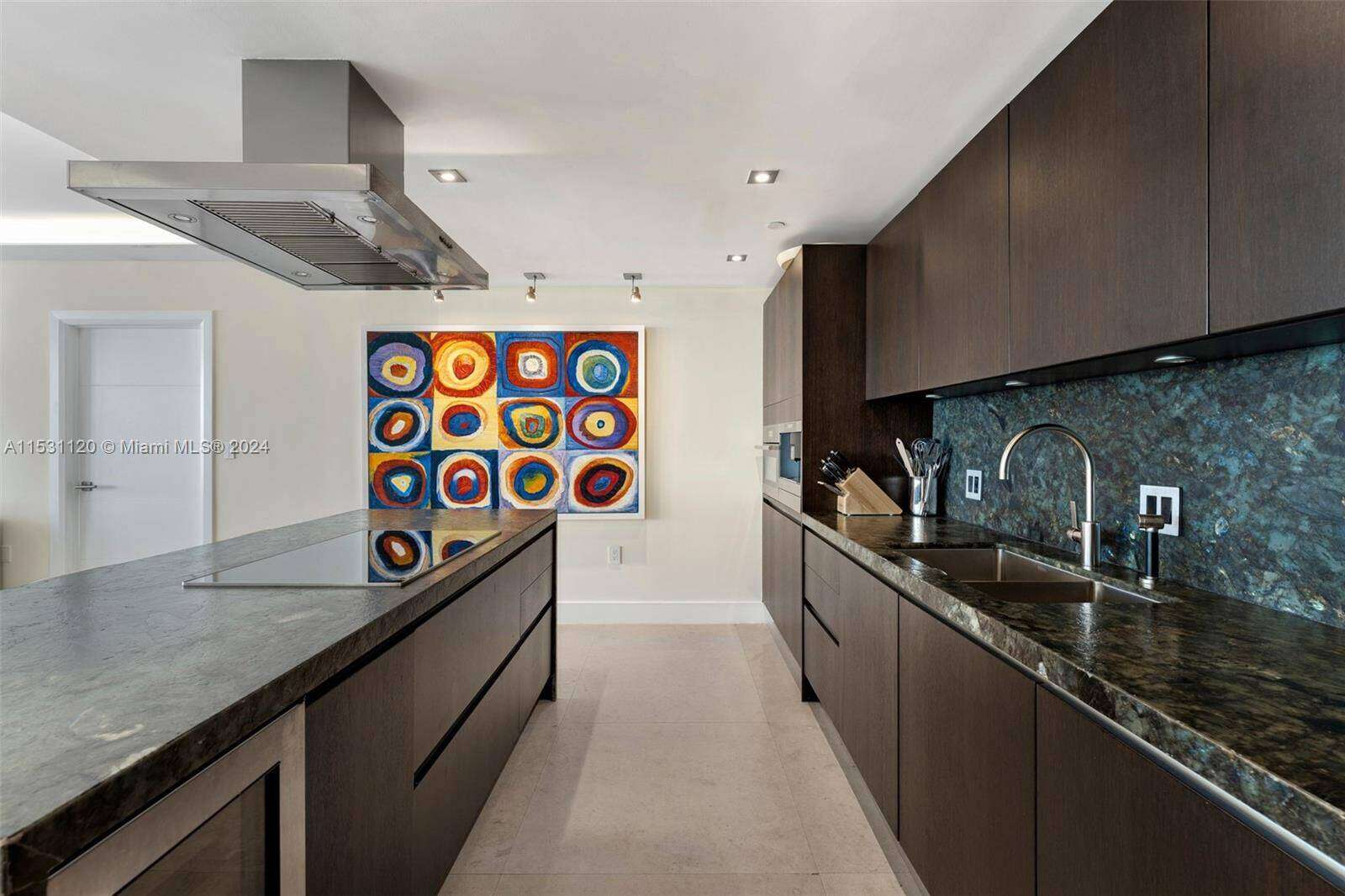 Hilton Bentley at 101 Ocean Dr, Miami Beach, FL 33139 - For Rent photo 8