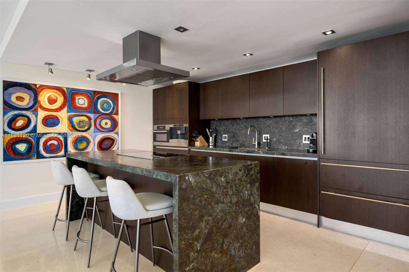 Hilton Bentley at 101 Ocean Dr, Miami Beach, FL 33139 - For Rent photo 10