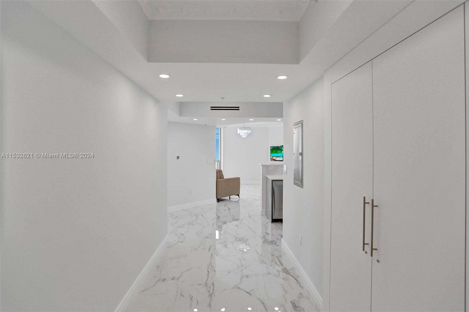 La Perla at 16699 Collins Ave, Sunny Isles Beach, FL 33160 - For Rent photo 2
