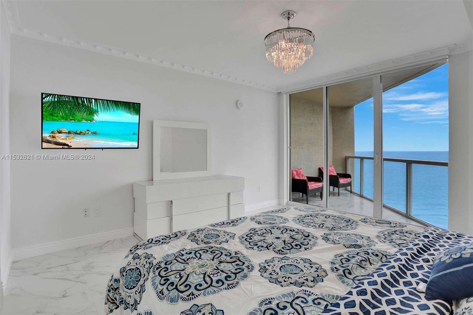 La Perla at 16699 Collins Ave, Sunny Isles Beach, FL 33160 - For Rent photo 16
