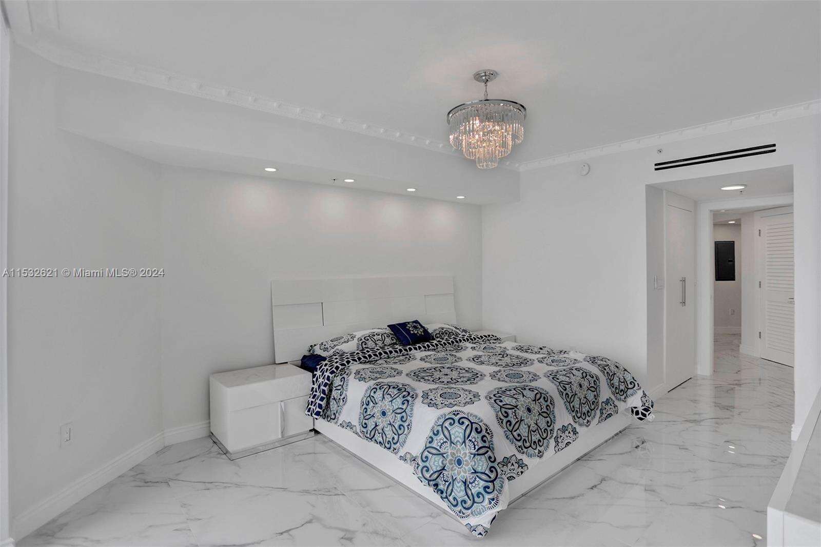 La Perla at 16699 Collins Ave, Sunny Isles Beach, FL 33160 - For Rent photo 17