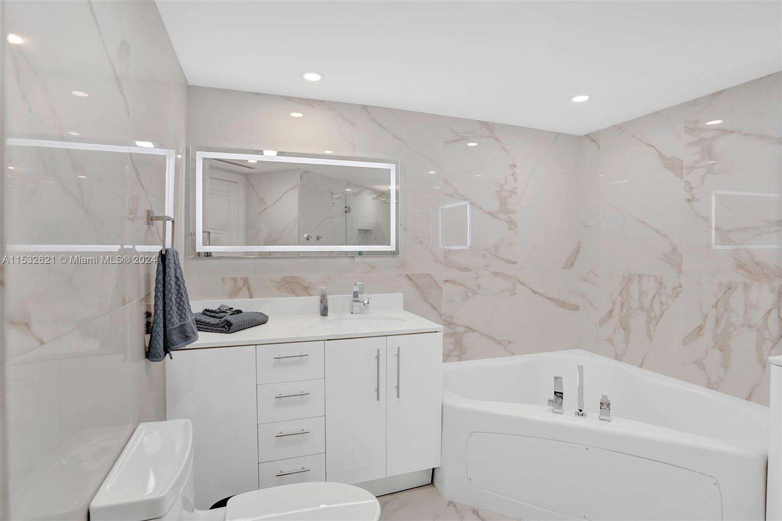 La Perla at 16699 Collins Ave, Sunny Isles Beach, FL 33160 - For Rent photo 19