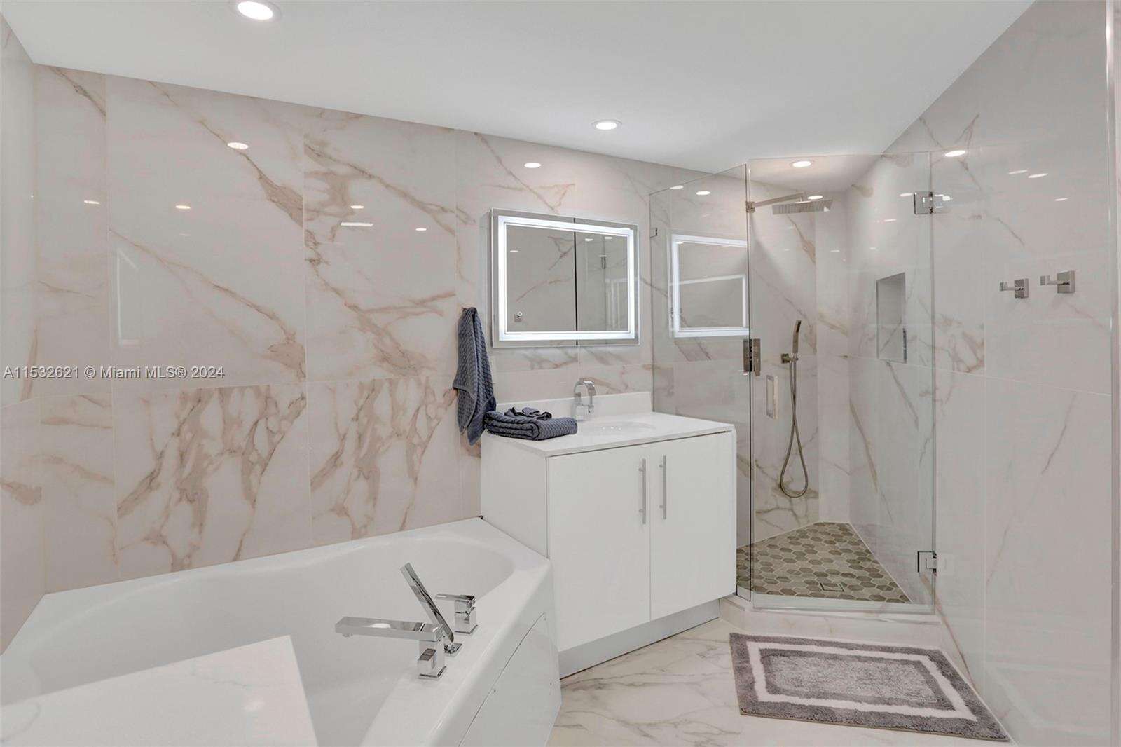 La Perla at 16699 Collins Ave, Sunny Isles Beach, FL 33160 - For Rent photo 20